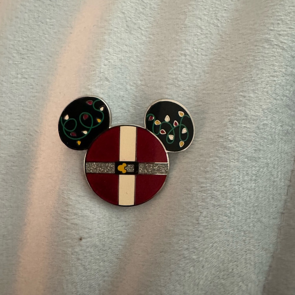 Disney Parks Mickey Mouse Santa Christmas Pin